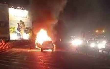 Mumbai Fire: मुंबई के अंधेरी में कई कारों में लगी अचानक आग
