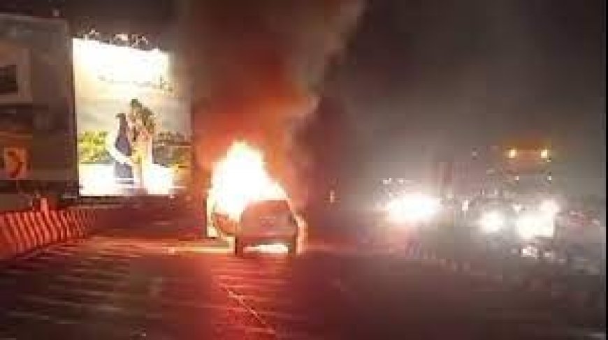 Mumbai Fire: मुंबई के अंधेरी में कई कारों में लगी अचानक आग