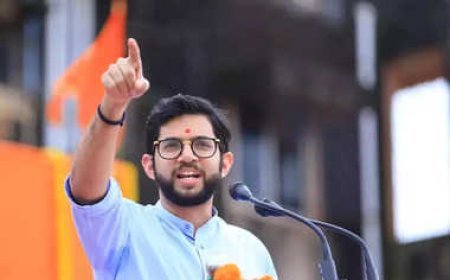 मुंबई : नरेश महस्के ने आदित्य ठाकरे को अब "कॉमेडियन" कहने से अब उद्धव ठाकरे के बेटे के प्रति आलोचना की है