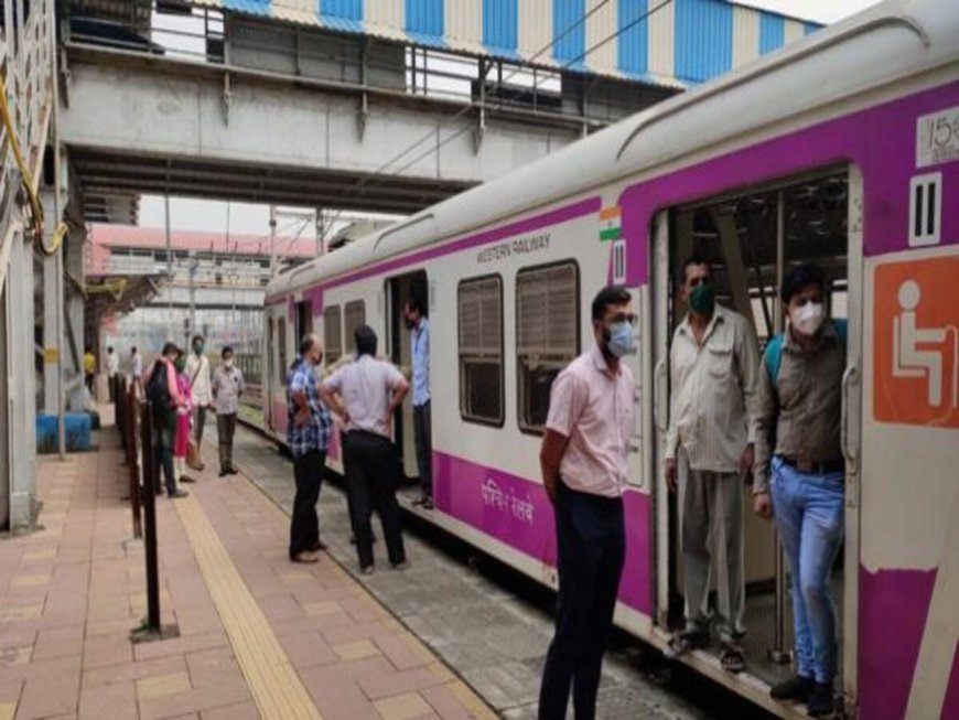 Mumbai लोकल ट्रेन में रात को हुड़दंग मचाया, RPF को क्यों पड़ी स्पेशल टीम की ज़रूरत?