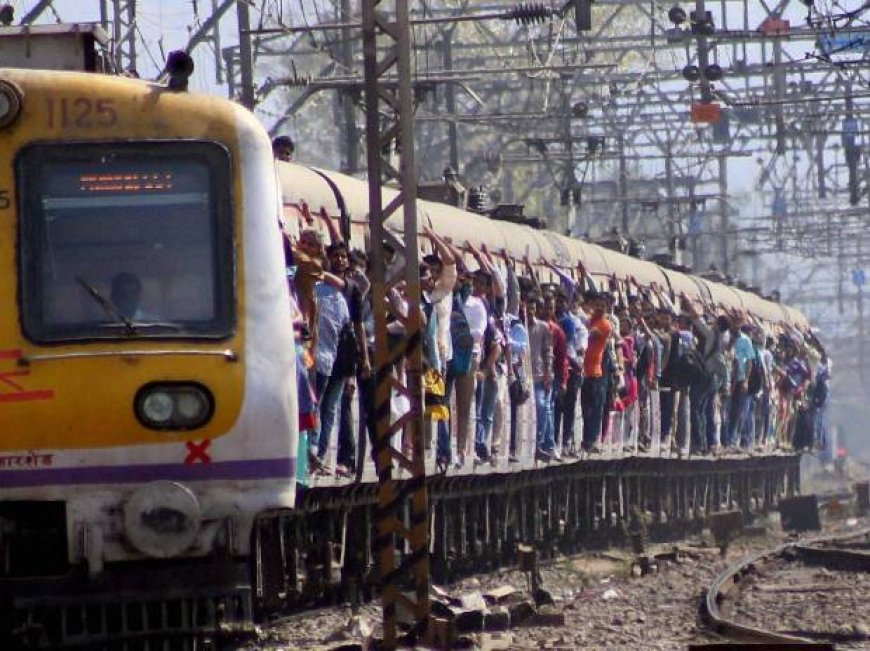 मुंबई में गर्मी ने बढ़ाई एसी ही ट्रेनों की डिमांड, 30% बढ़ी टिकटों की यह बिक्री,