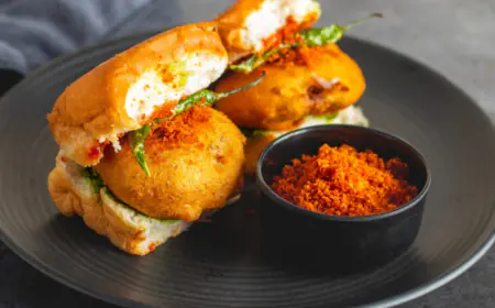 Mumbai 10 Best Vada Pav 2026: असली स्वाद कहां मिलेगा