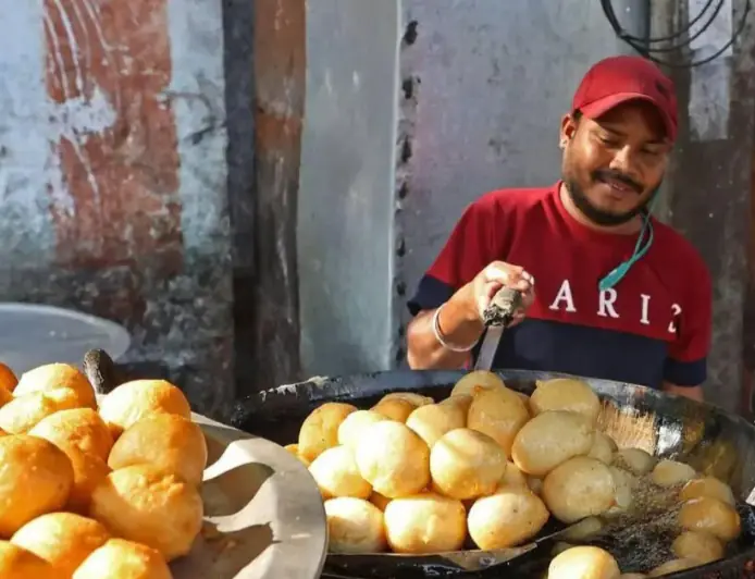 Best Vada Pav Places in Mumbai 2026: मुंबई के 10 सबसे मशहूर वड़ा पाव