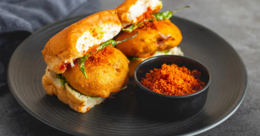 Mumbai 10 Best Vada Pav 2026: असली स्वाद कहां मिलेगा